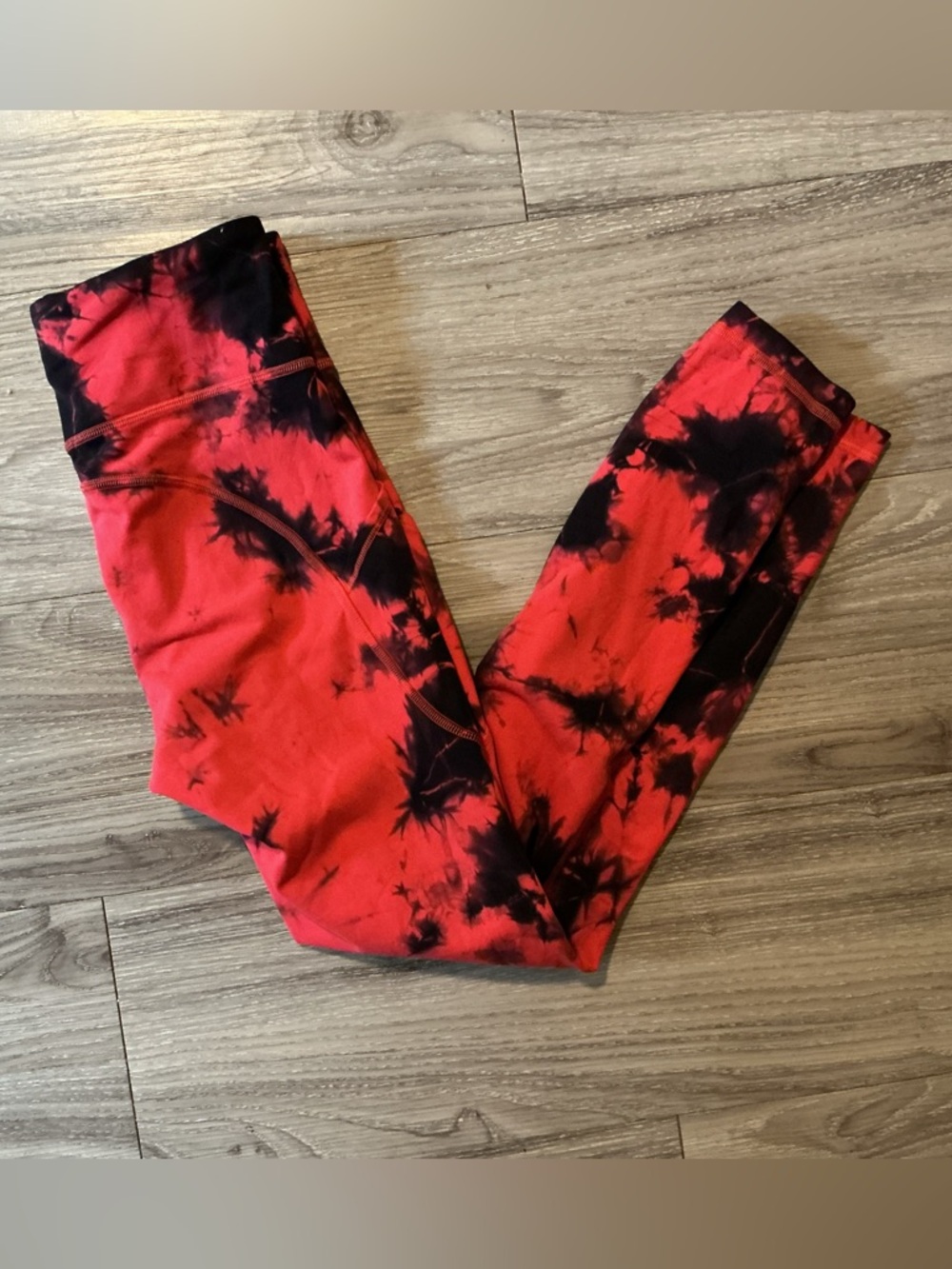 lululemon athletica Red and Black Tie-Dye Leggings size 4 excellent condition